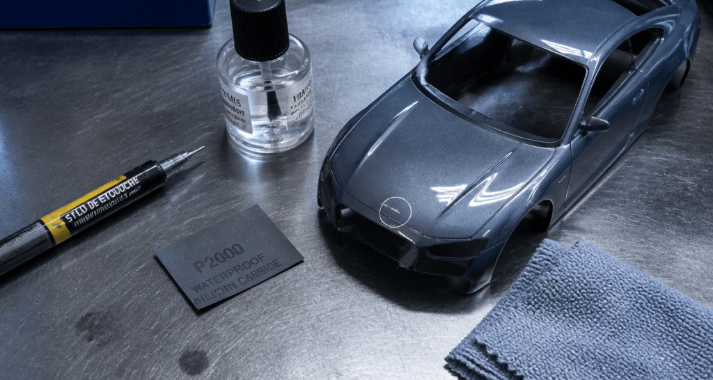 vernis voiture retouche outils sur plan de travail