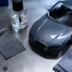 vernis voiture retouche outils sur plan de travail